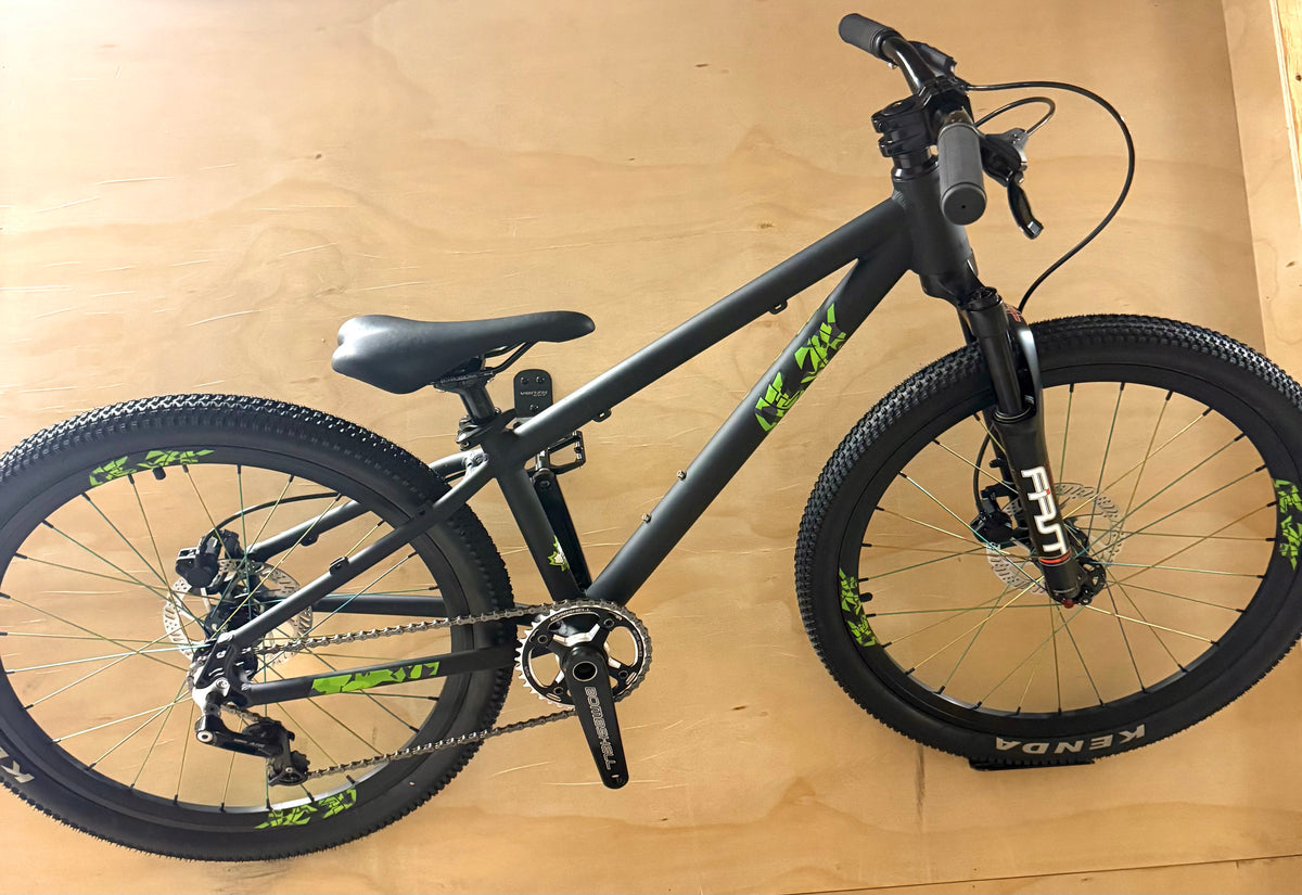 Deejay Dirt jumper